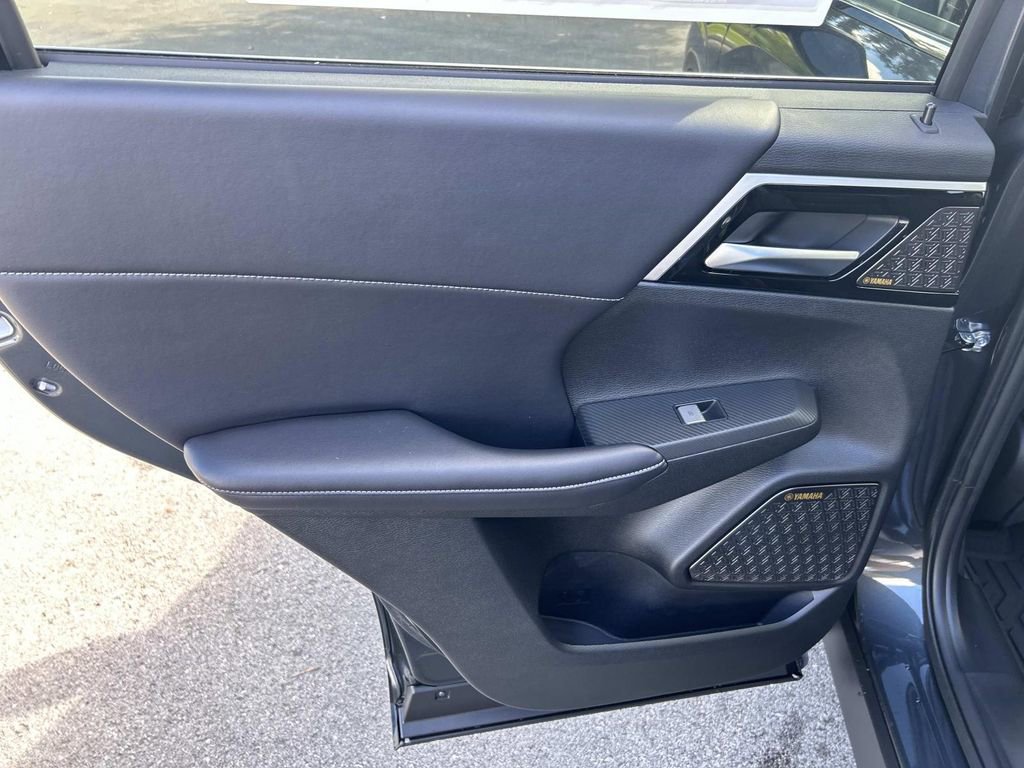 New 2025 Mitsubishi Outlander SE image 20