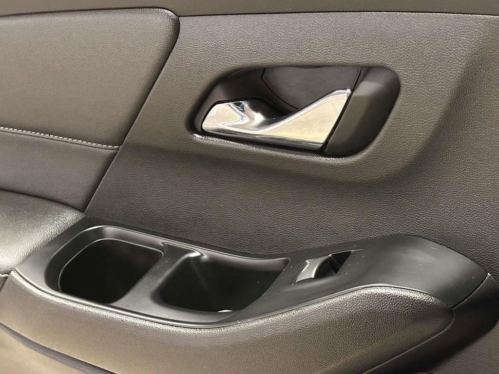 Used 2023 Chevrolet Traverse LT image 22