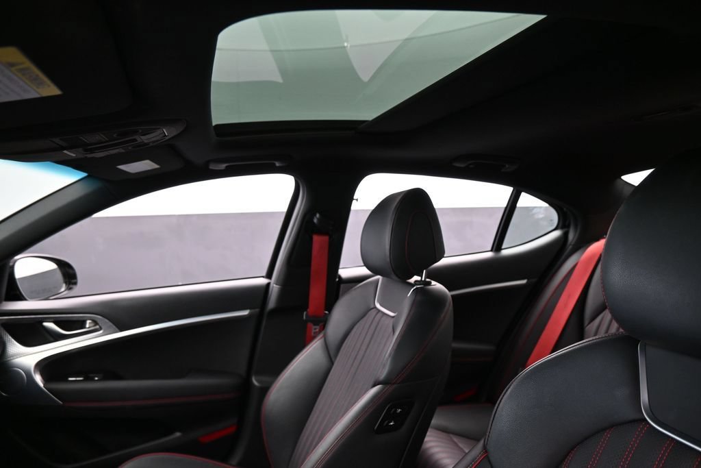 Used 2023 Genesis G70 2.0T w/ Sport Prestige Package RWD image 11