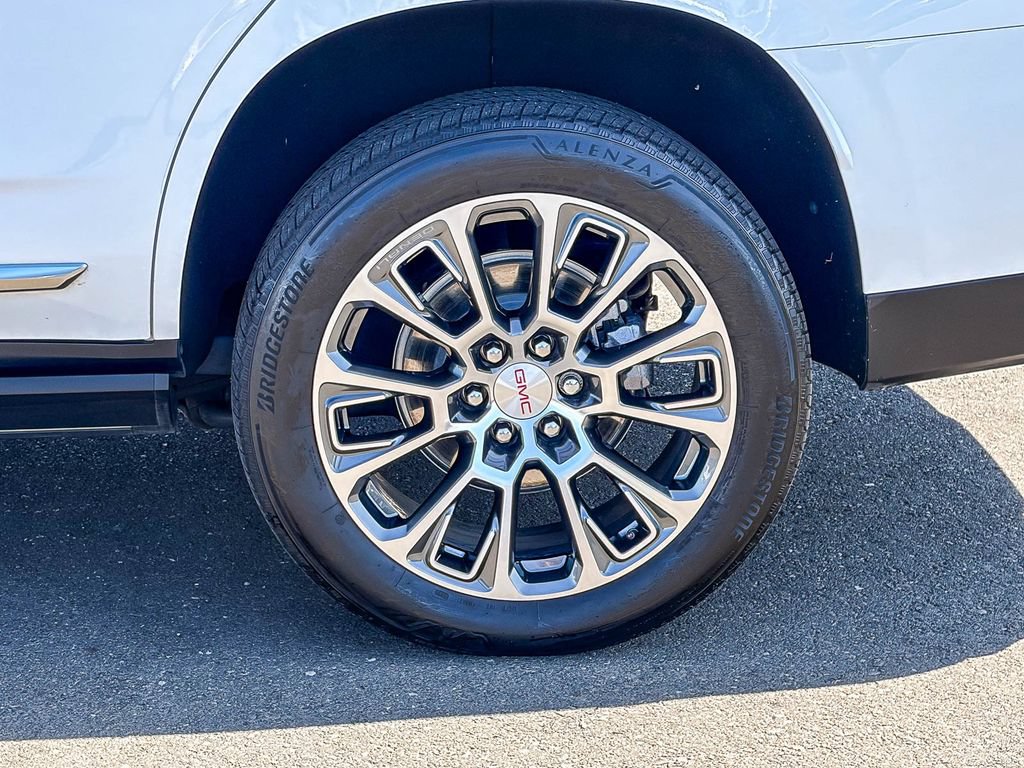 Used 2025 GMC Yukon Denali w/ Sun & Power Step Package AWD/4WD image 17