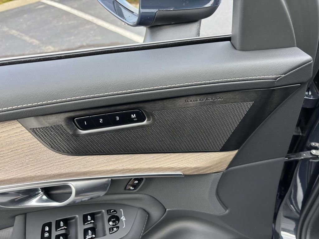 New 2026 Volvo XC90 B6 Plus image 12