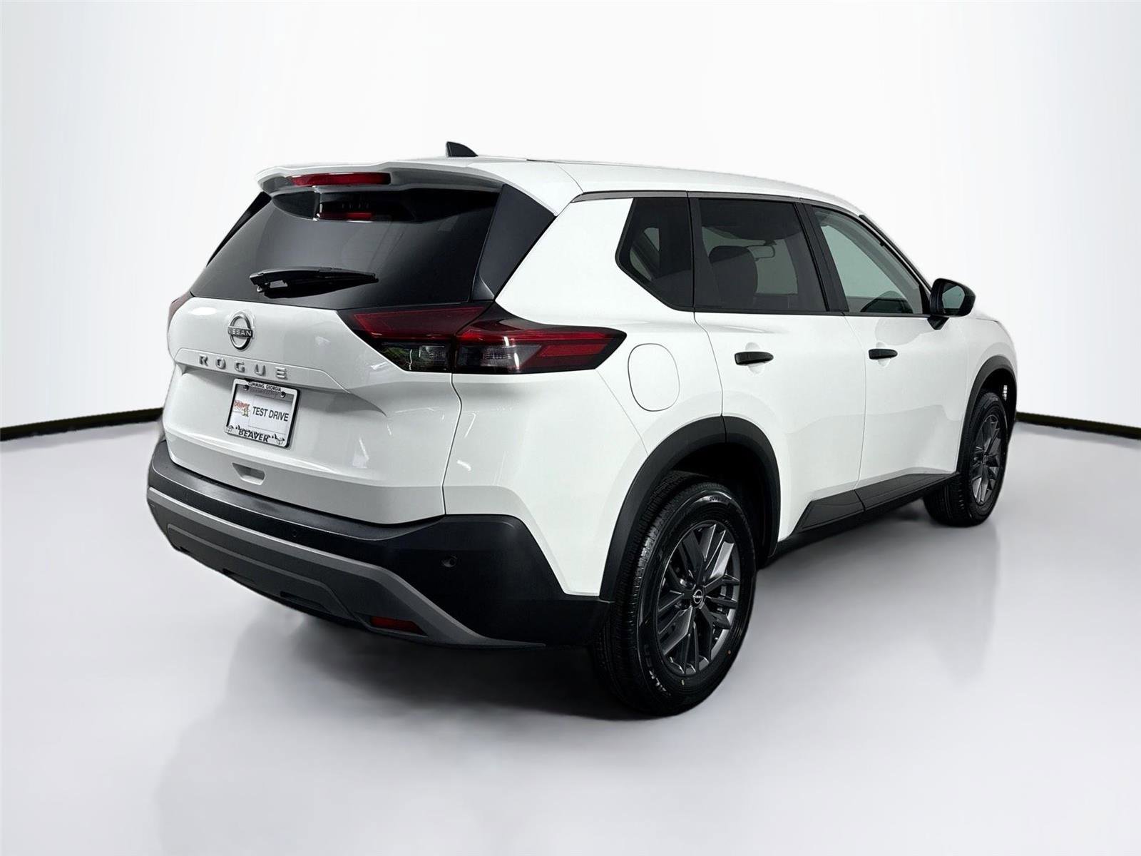 Used 2023 Nissan Rogue S FWD image 2