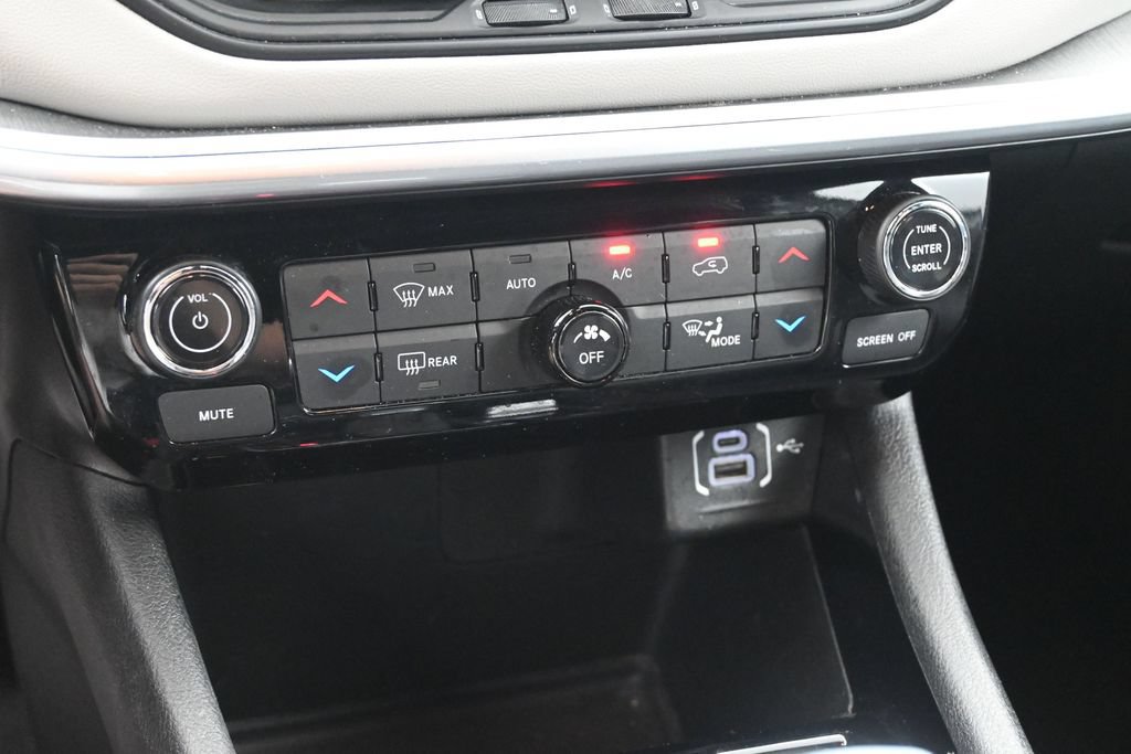 Used 2025 Jeep Compass Limited AWD/4WD image 18