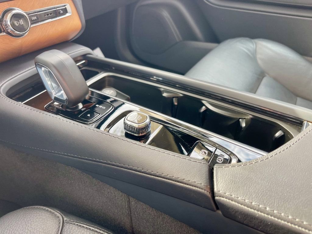 Used 2024 Volvo XC90 B5 Plus image 15