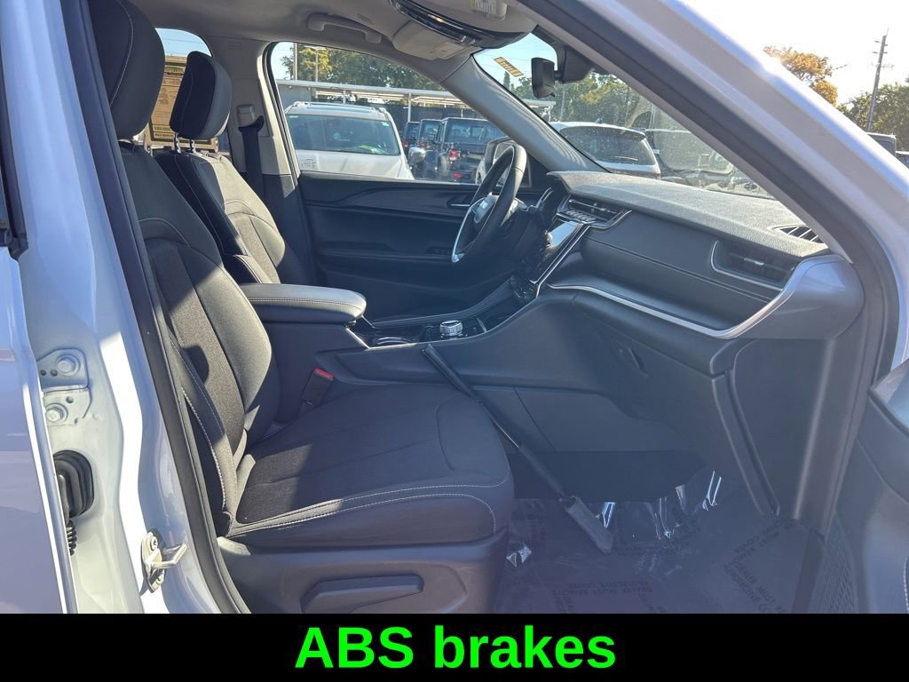 Certified 2023 Jeep Grand Cherokee L Laredo image 24