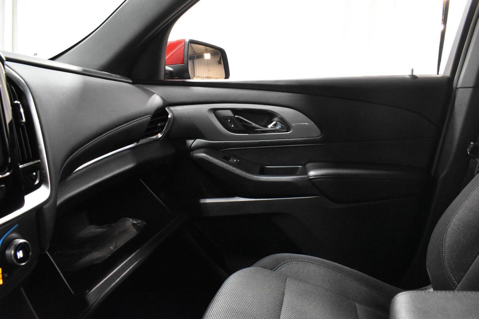 Used 2023 Chevrolet Traverse LT image 24