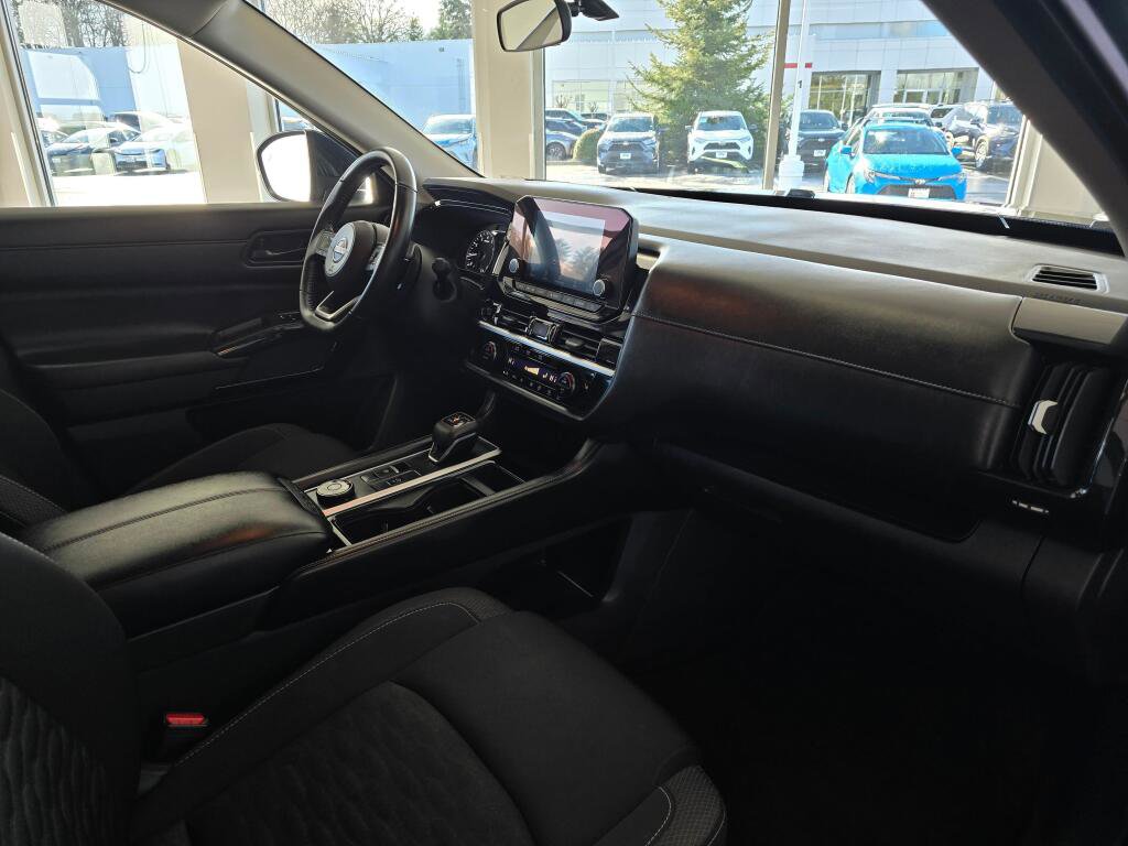 Used 2025 Nissan Pathfinder SV image 45