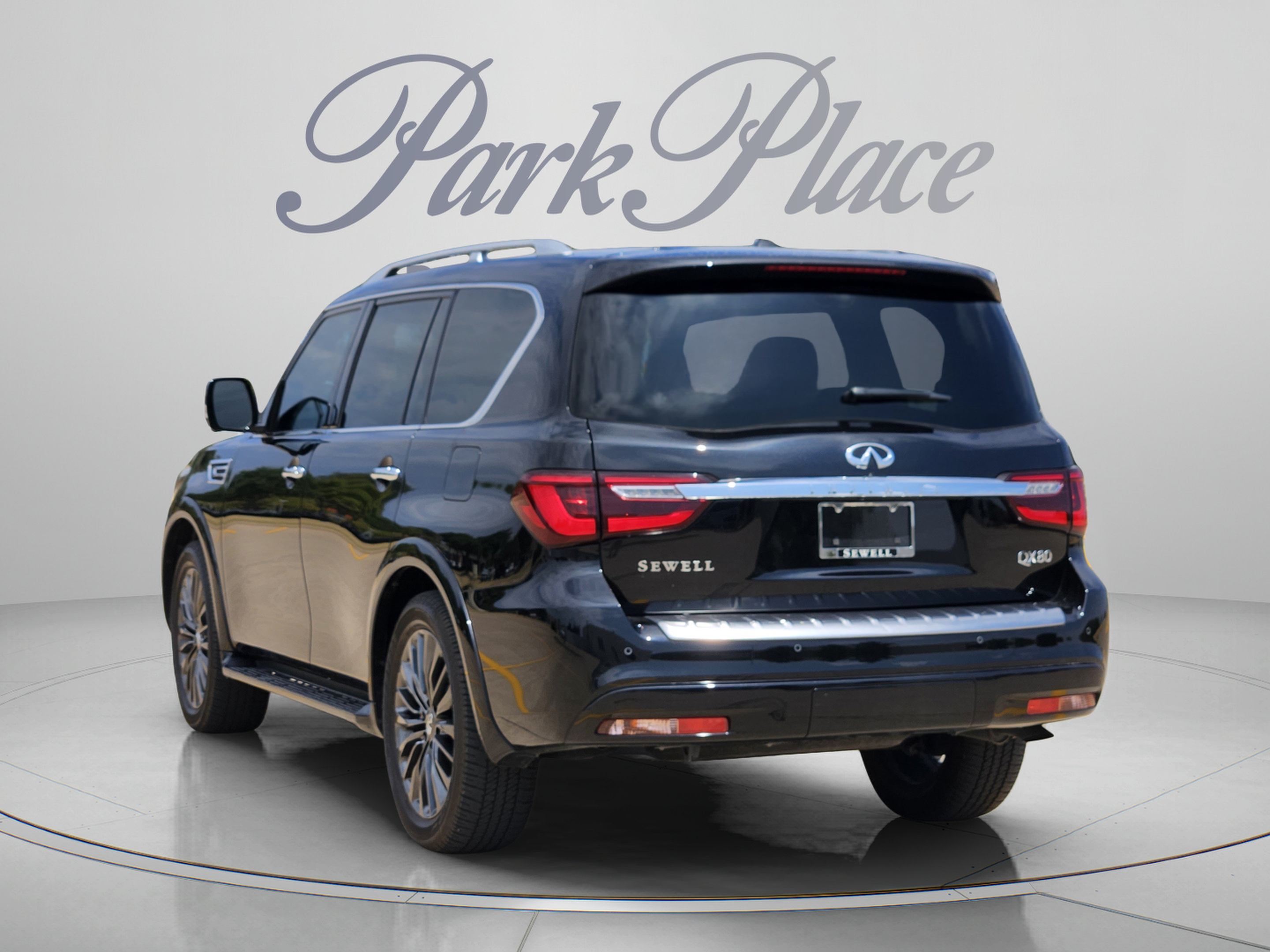 Used 2023 INFINITI QX80 Sensory w/ Cargo Package RWD image 3