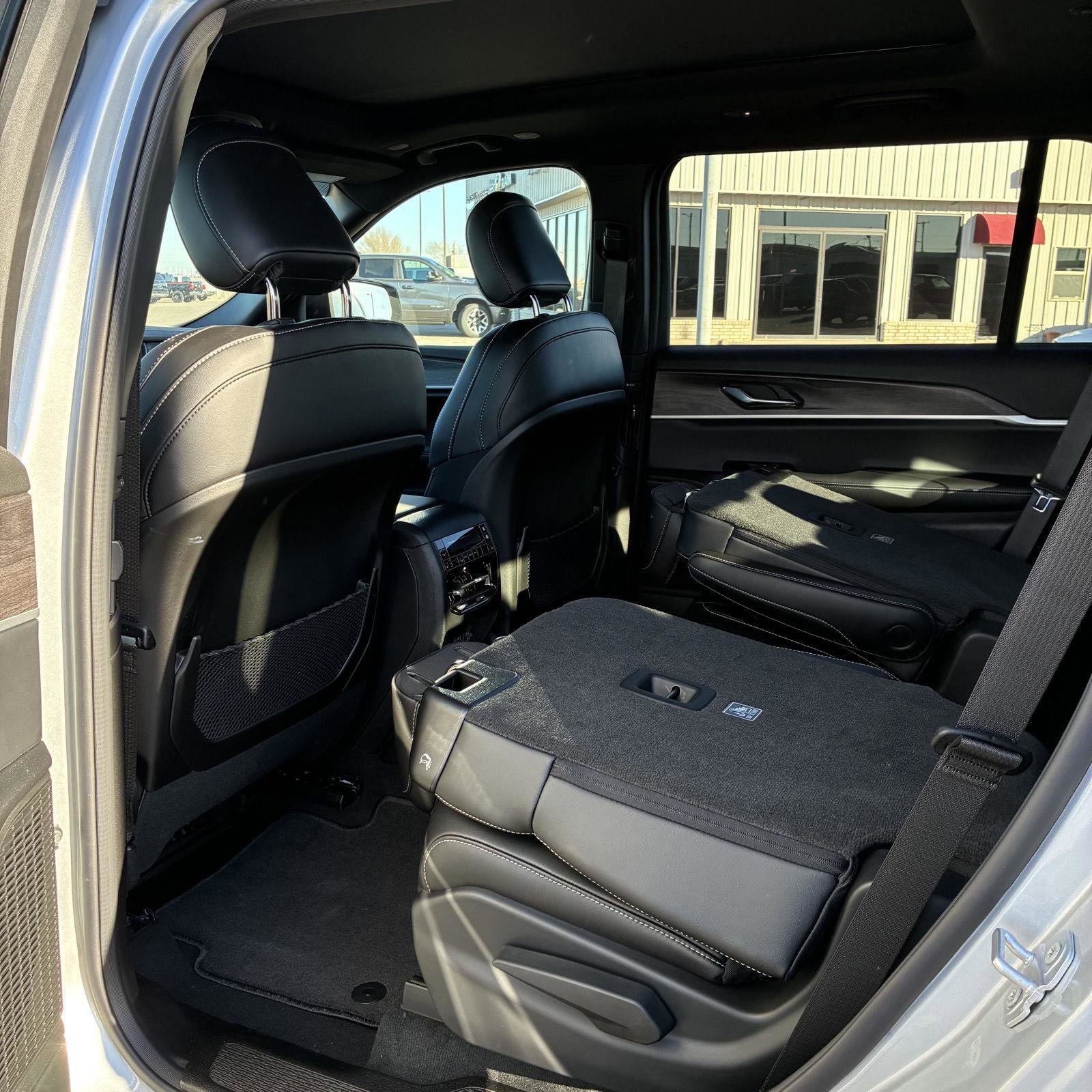 New 2025 Jeep Grand Cherokee L Limited image 8