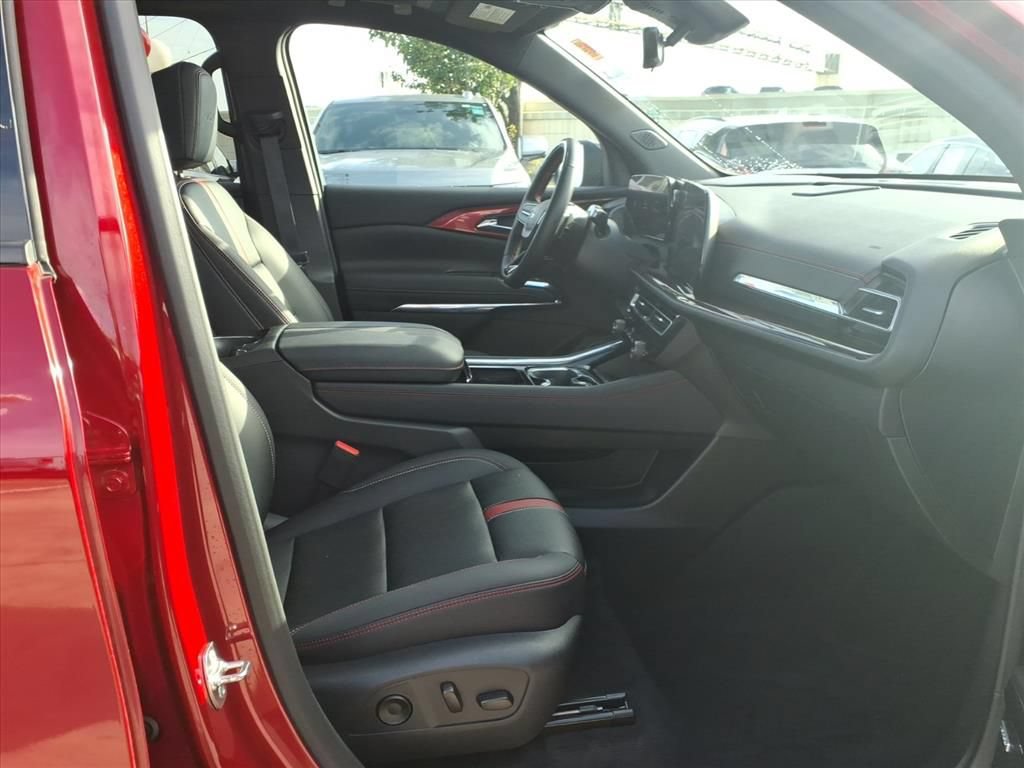 Used 2025 Chevrolet Traverse RS w/ LPO, Floor Liner Package FWD image 17
