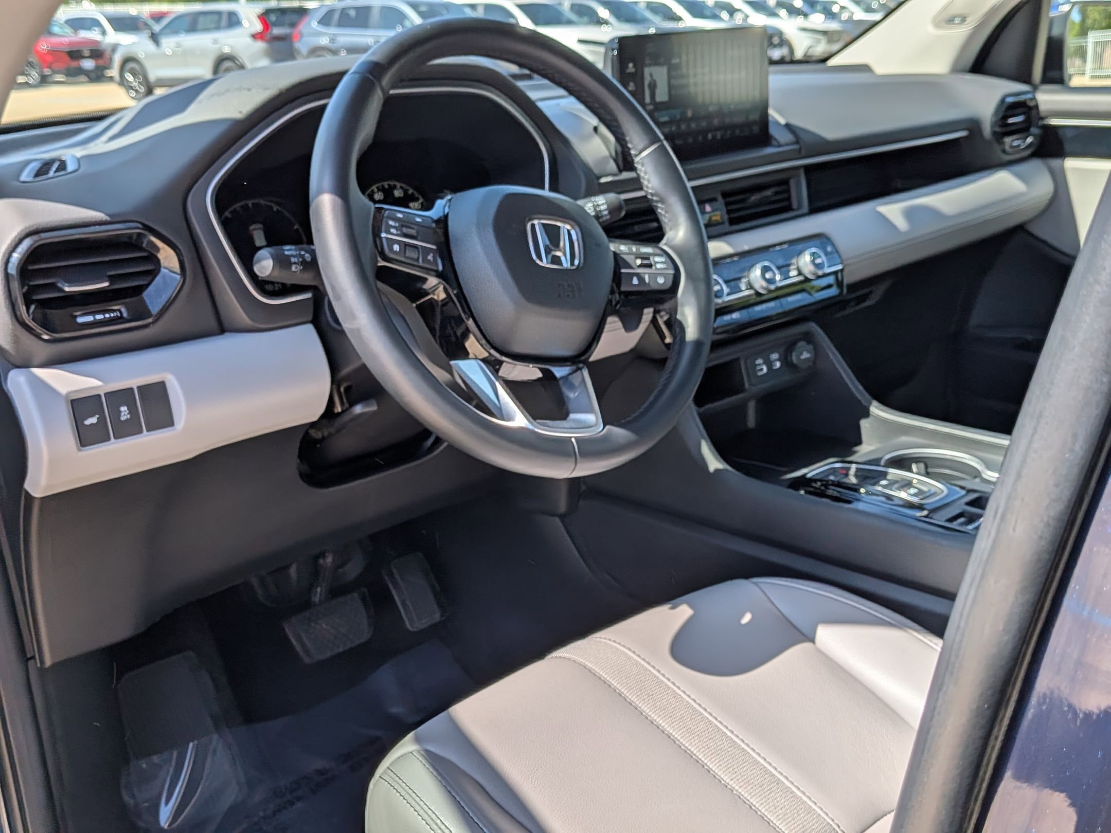 Certified 2025 Honda Pilot Touring image 10