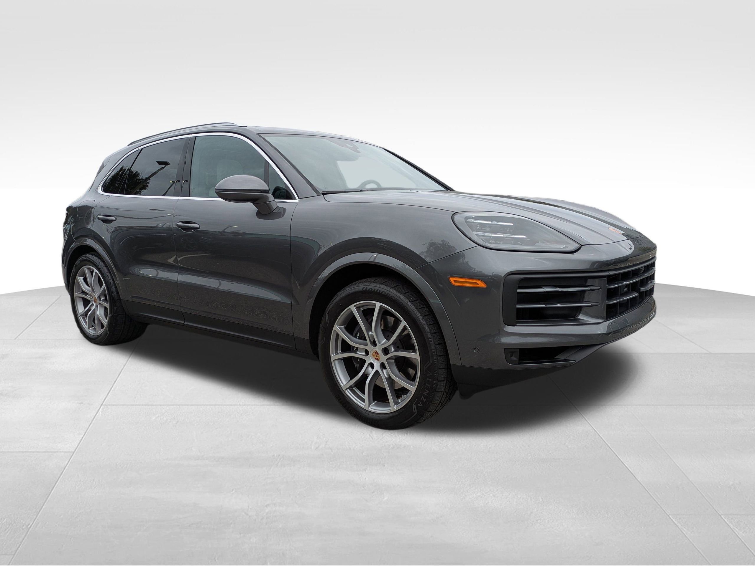Used 2025 Porsche Cayenne image 1
