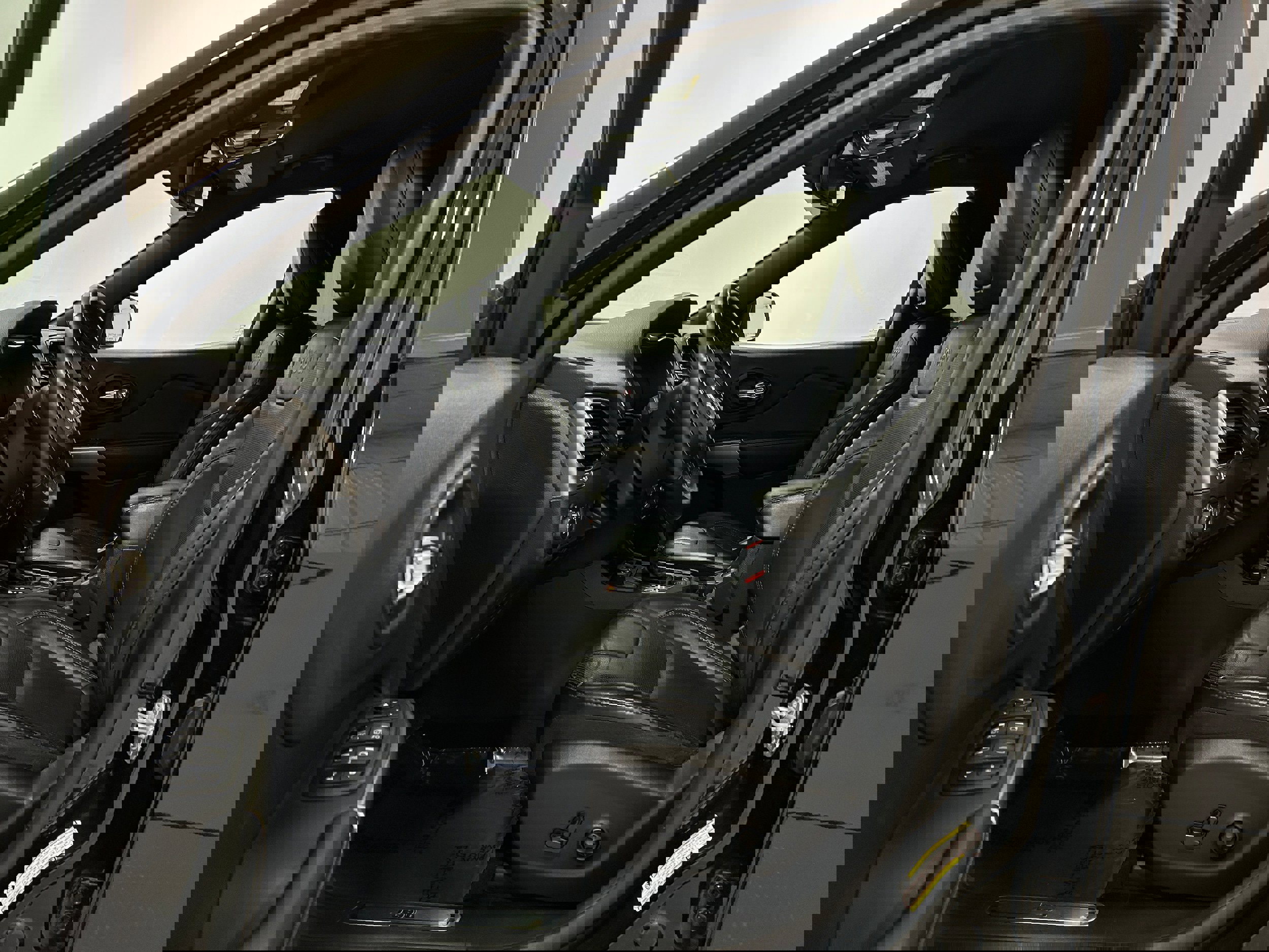 Used 2019 Jeep Cherokee High Altitude image 4