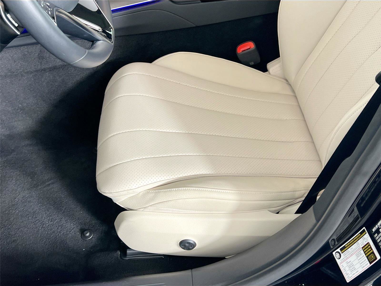 Used 2025 Mercedes-Benz E 350 4MATIC Sedan image 20