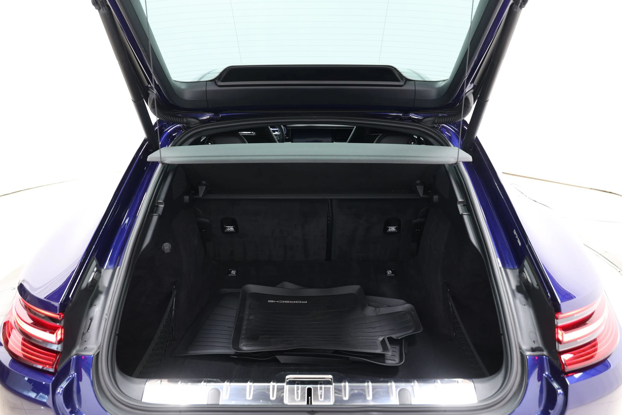 Used 2020 Porsche Panamera AWD/4WD image 70