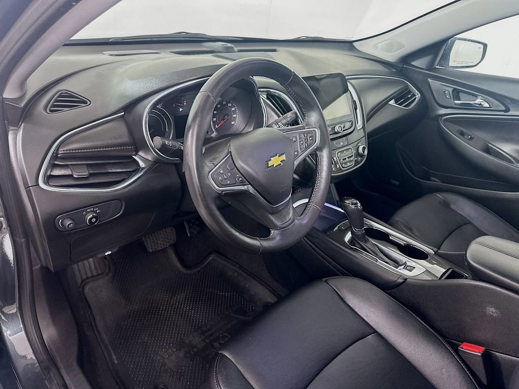 Used 2018 Chevrolet Malibu Hybrid w/ Leather Package image 9