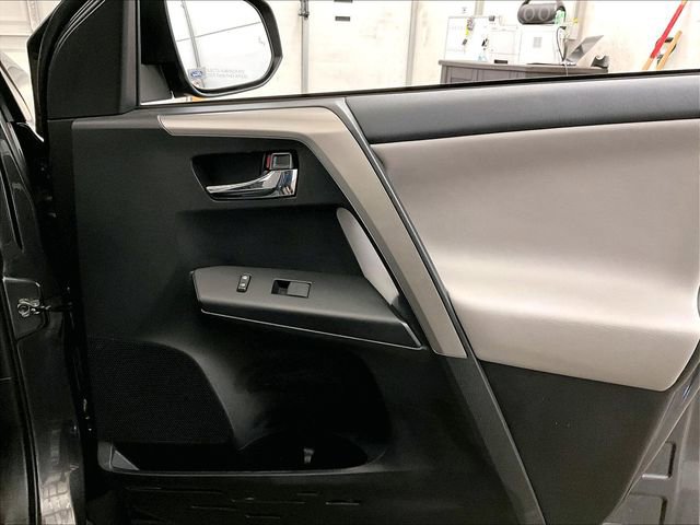 Used 2018 Toyota RAV4 XLE AWD/4WD image 23