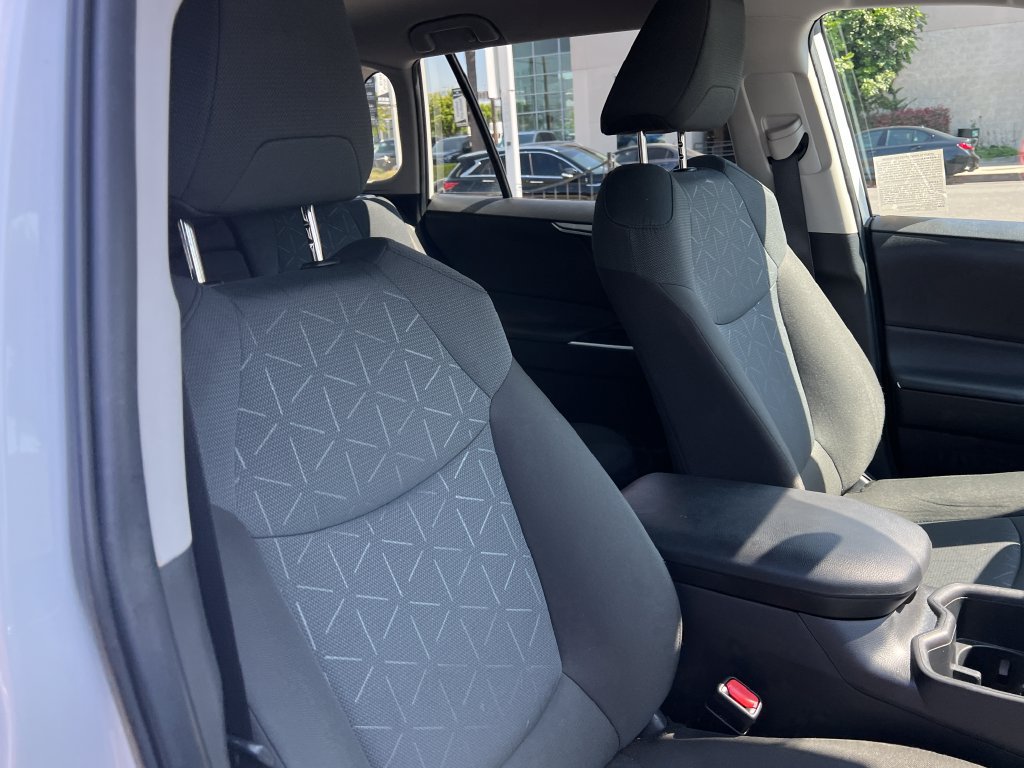 Used 2025 Toyota RAV4 XLE FWD image 17