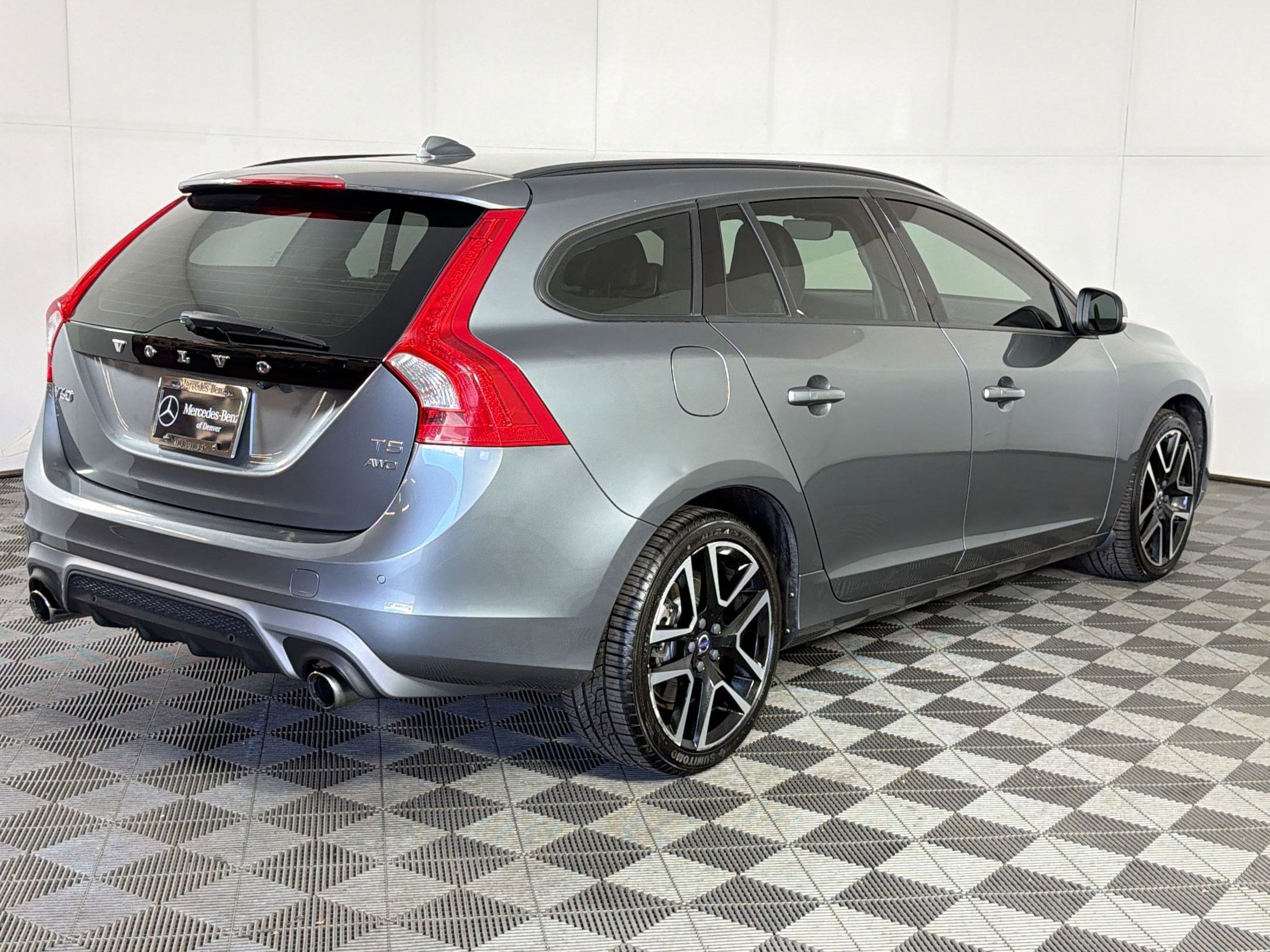 Used 2018 Volvo V60 T5 Dynamic w/ Vision Package AWD/4WD image 9