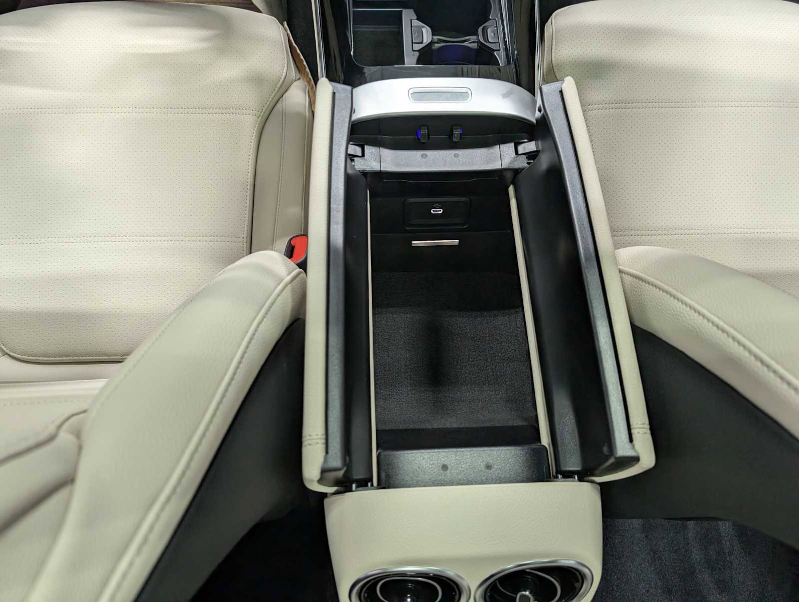 New 2026 Mercedes-Benz C 300 4MATIC Sedan image 19