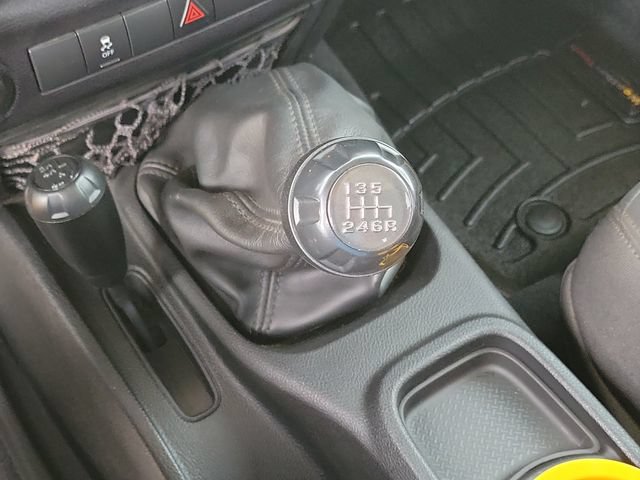 Used 2015 Jeep Wrangler Sport AWD/4WD image 12
