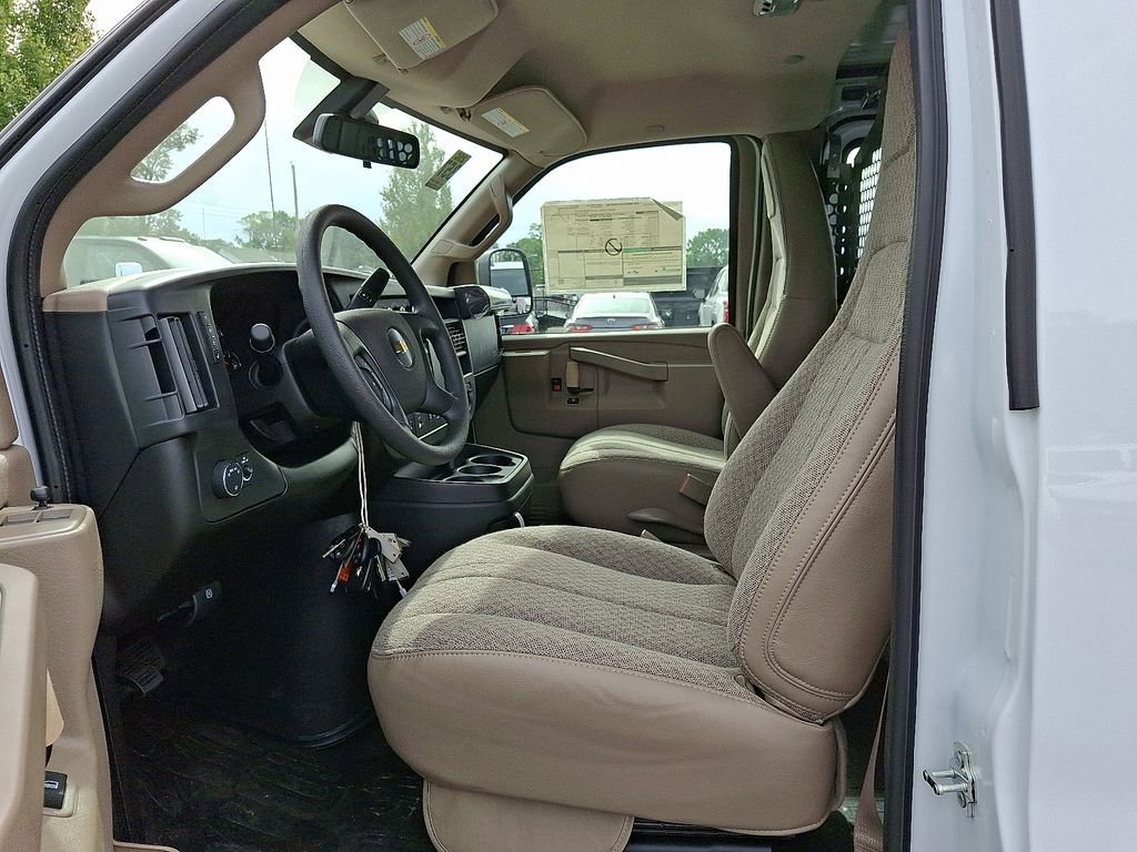 New 2025 Chevrolet Express 3500 w/ Driver Convenience Package image 11