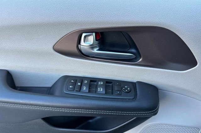 Certified 2023 Chrysler Voyager LX image 14