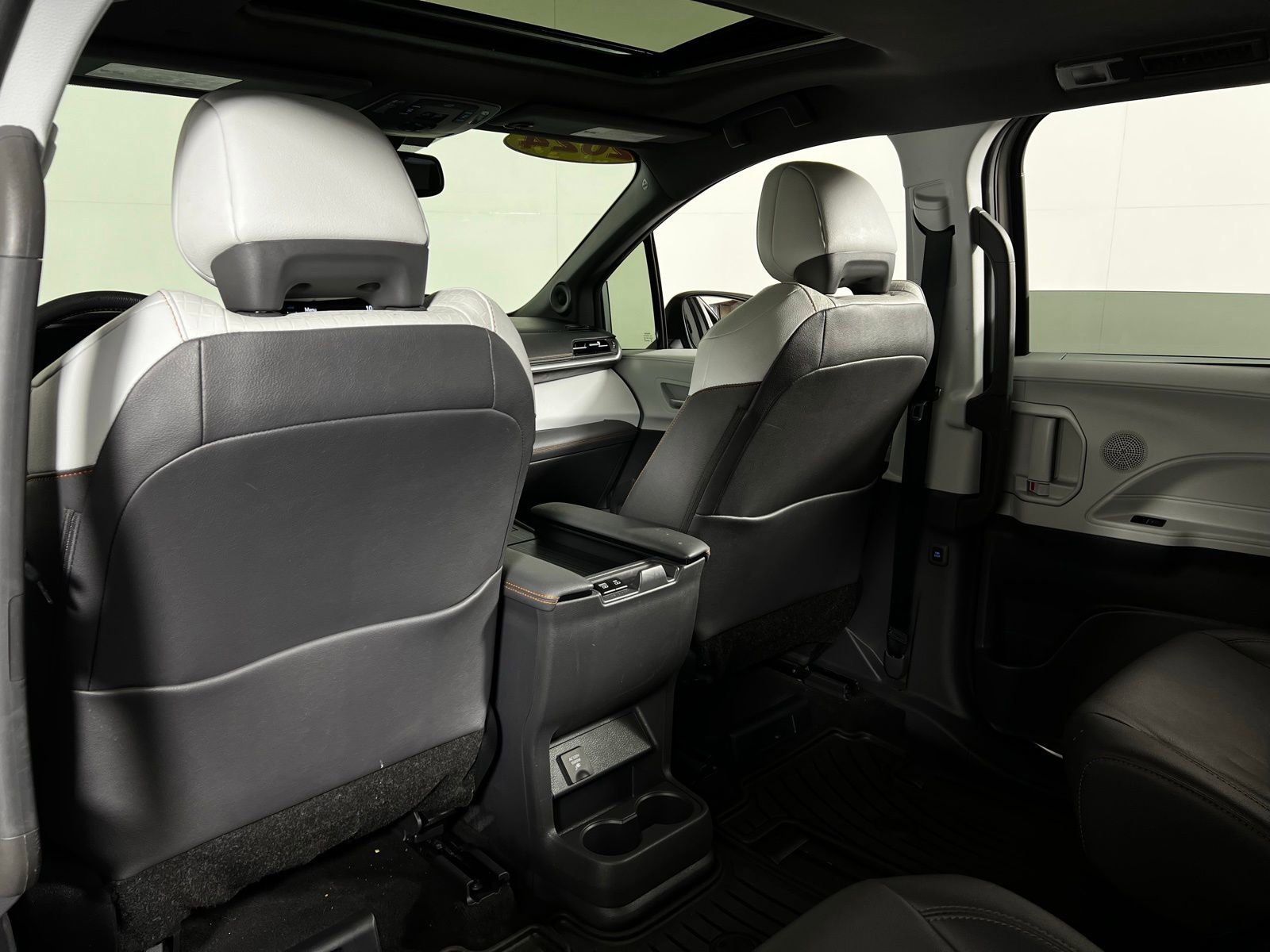 Certified 2024 Toyota Sienna XSE image 23