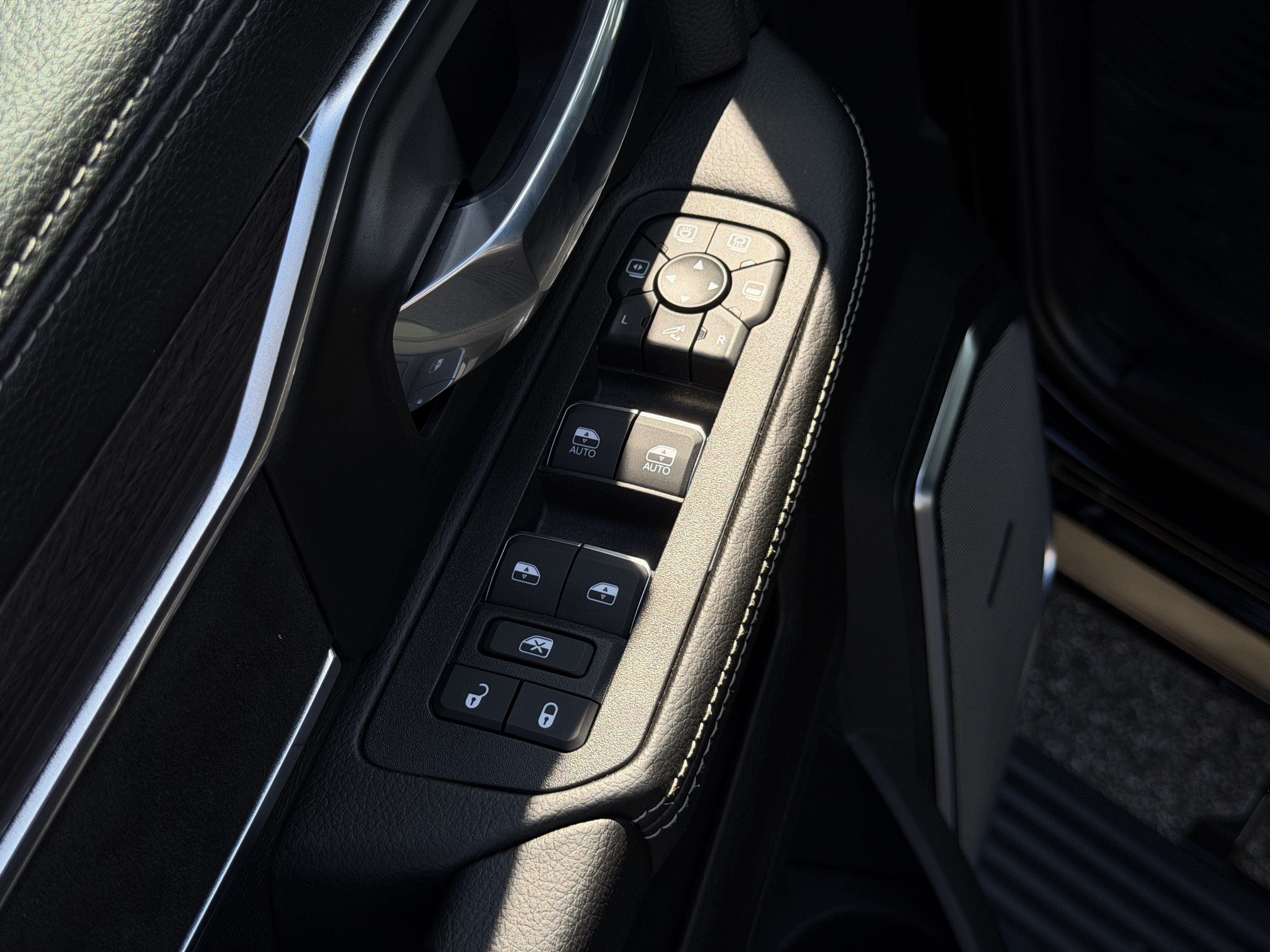 New 2026 RAM 3500 Laramie AWD/4WD image 15