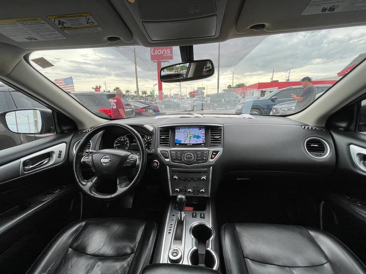 Used 2019 Nissan Pathfinder SL AWD/4WD image 16