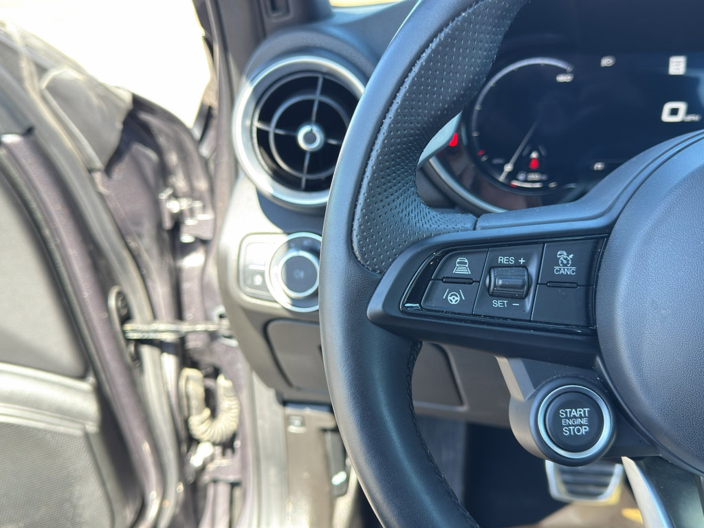 Used 2024 Alfa Romeo Giulia Veloce AWD/4WD image 34