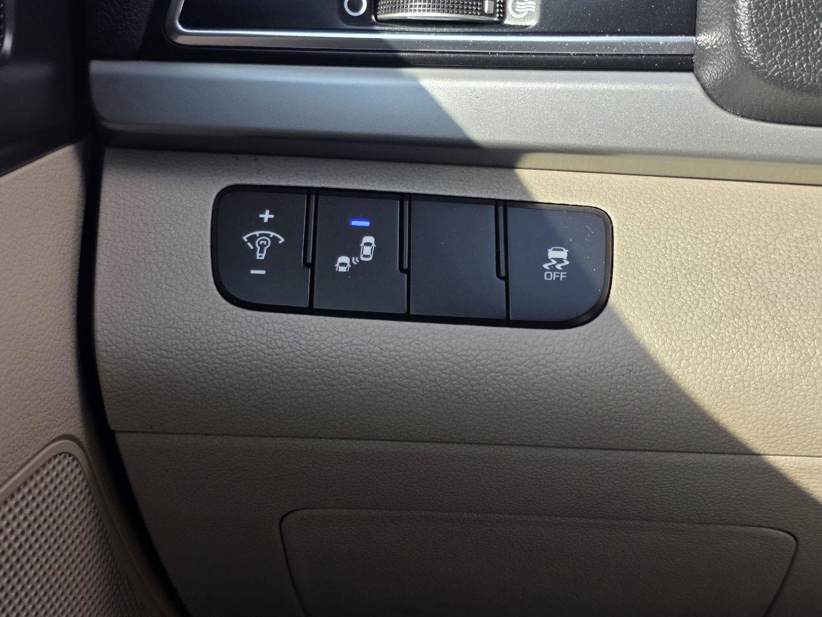 Used 2017 Hyundai Elantra Value Edition FWD image 11
