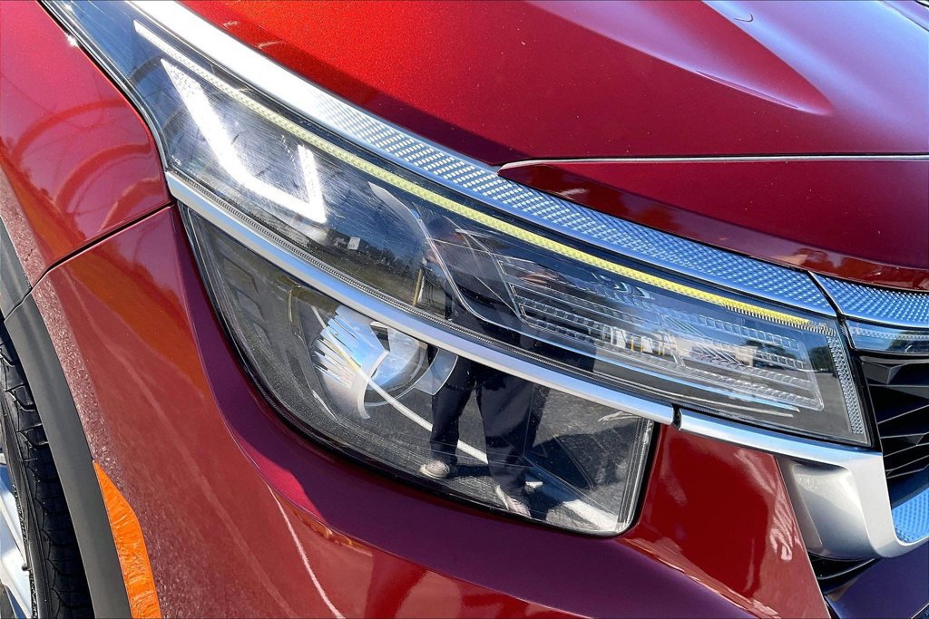 Used 2021 Kia Seltos S AWD/4WD image 29