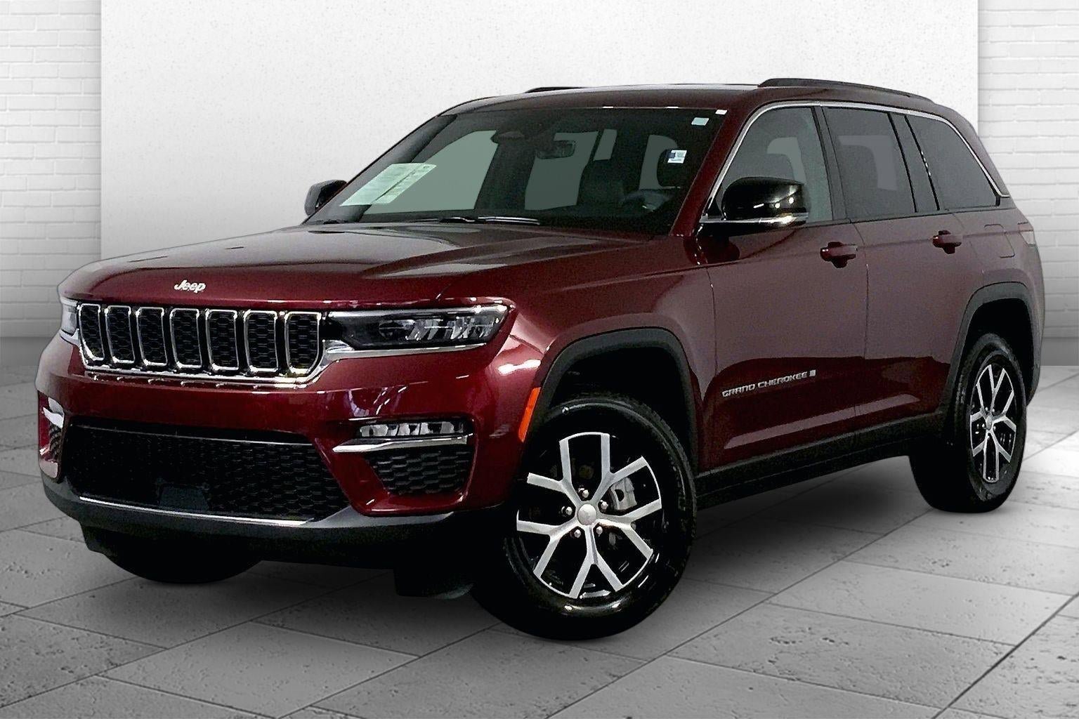 Used 2025 Jeep Grand Cherokee Limited AWD/4WD image 12