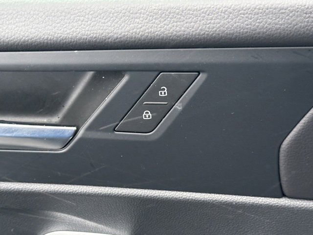 Certified 2025 Volkswagen Jetta SE image 16