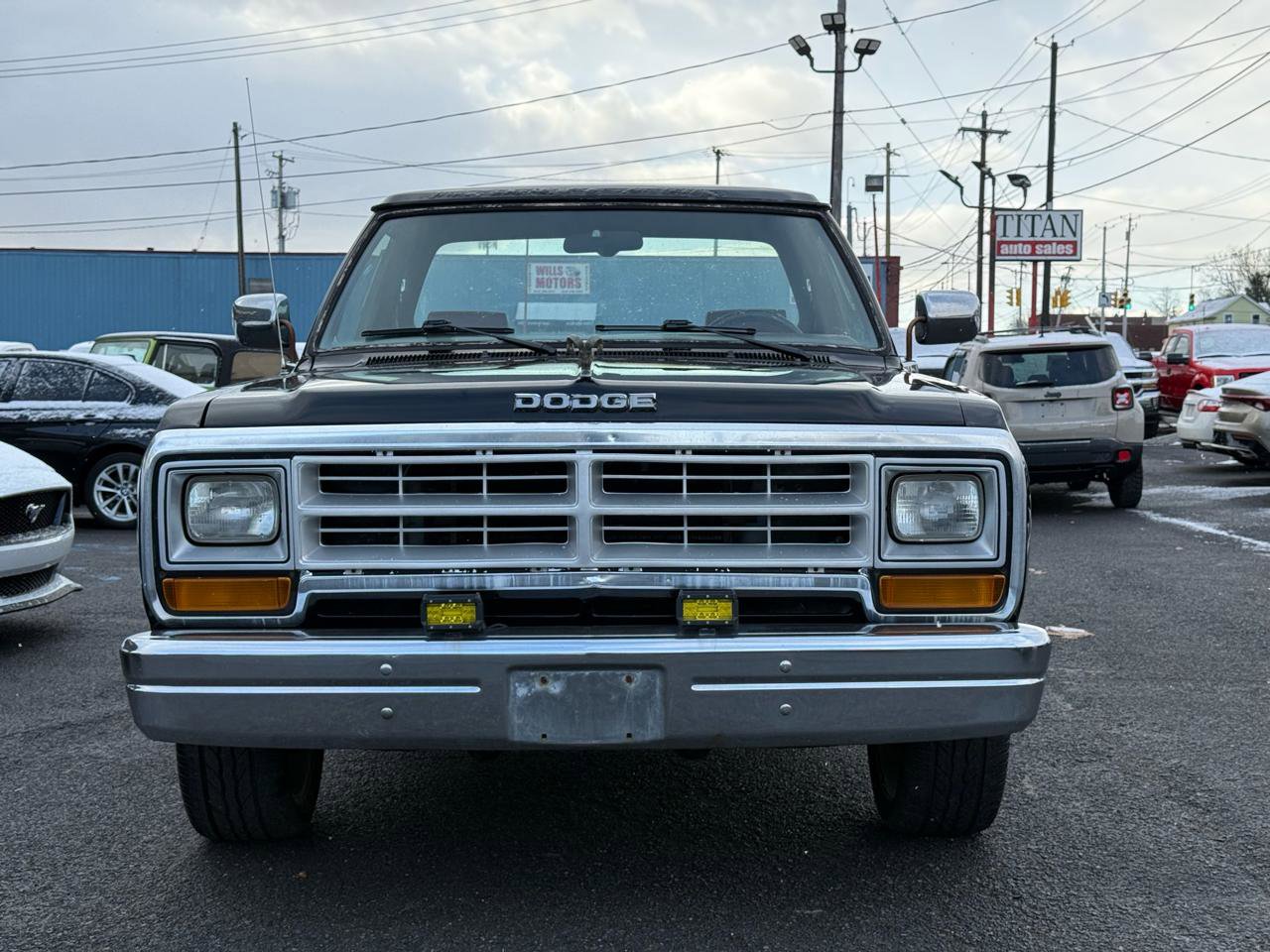Used 1989 Dodge D/W Truck 100 RWD image 4