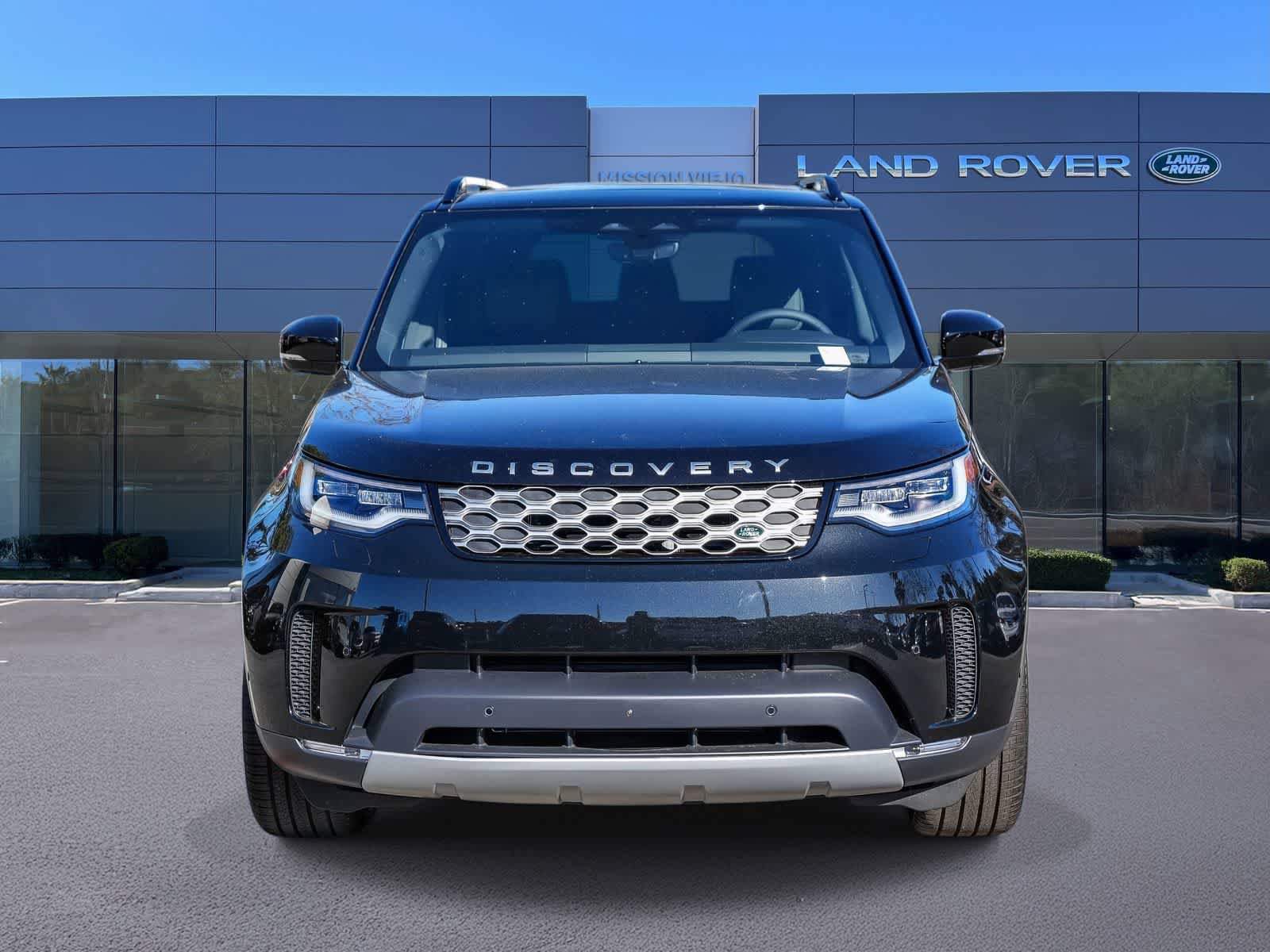 New 2026 Land Rover Discovery S image 2