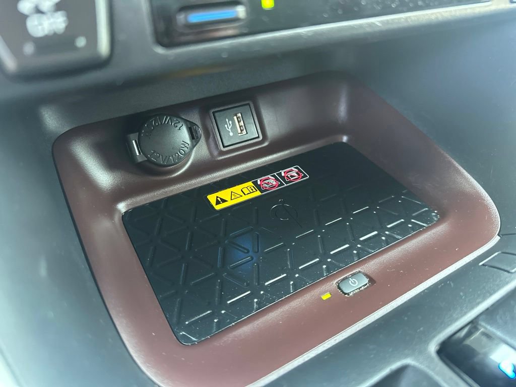 Used 2025 Toyota RAV4 Limited w/ Advanced Technology Package AWD/4WD image 23