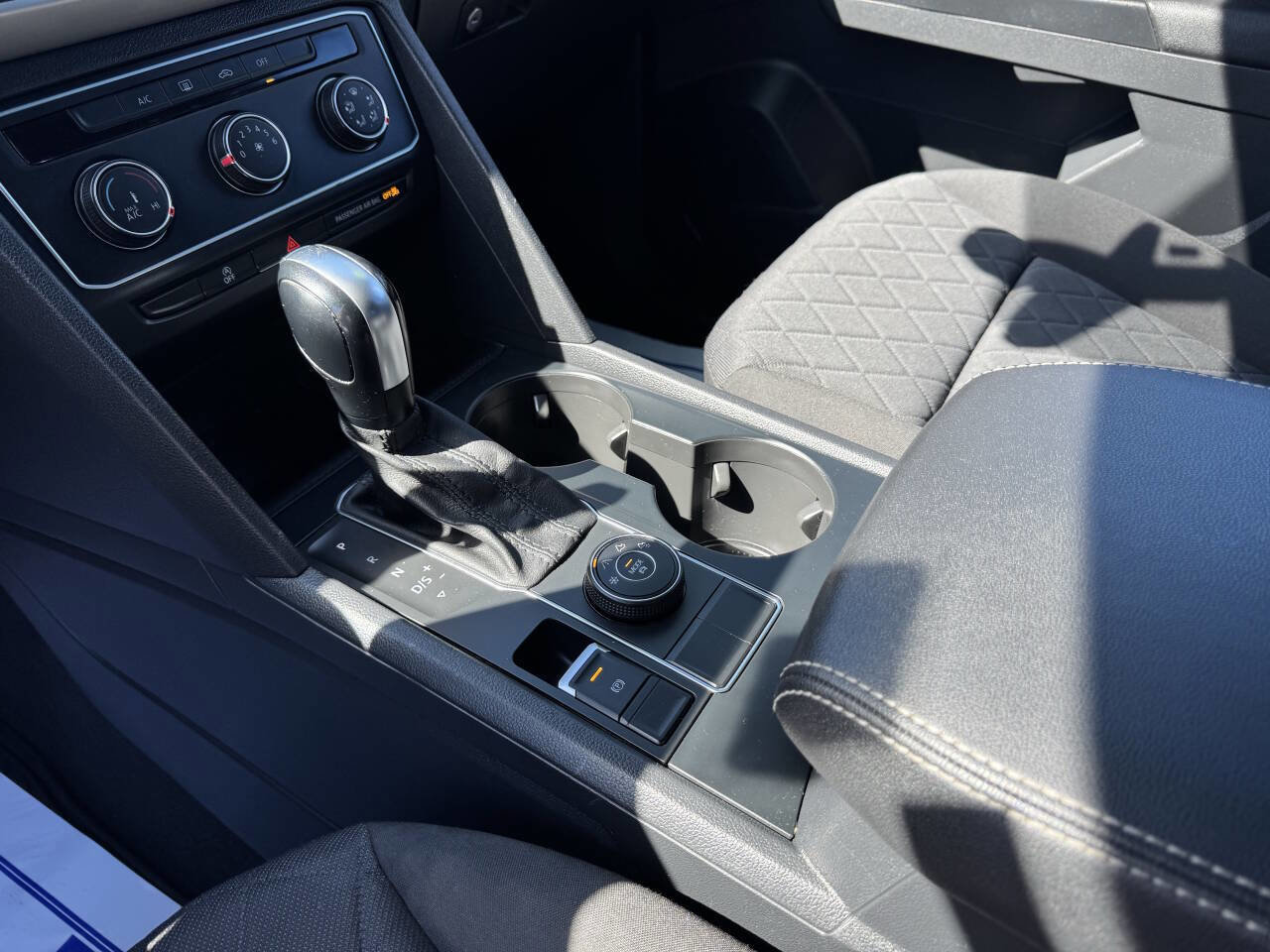 Used 2020 Volkswagen Atlas Cross Sport S image 21