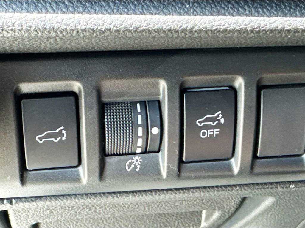 Used 2023 Subaru Outback Touring image 11