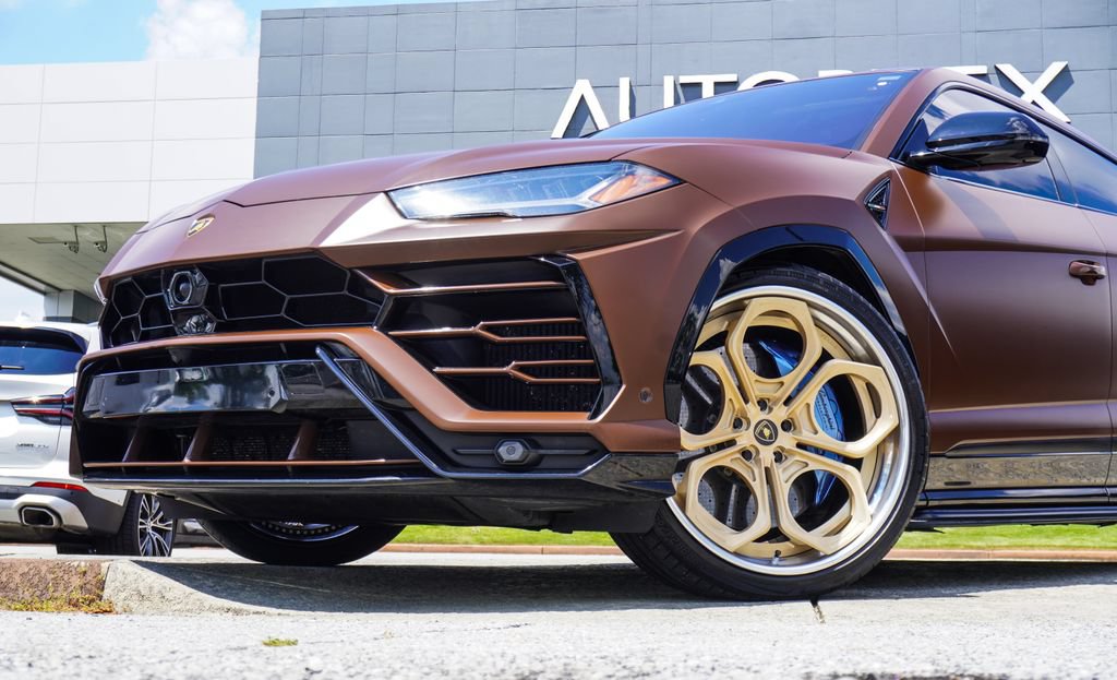 Used 2019 Lamborghini Urus AWD/4WD image 2