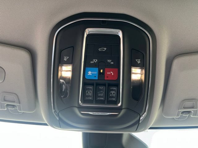 Used 2023 Jeep Grand Cherokee L Limited AWD/4WD image 35