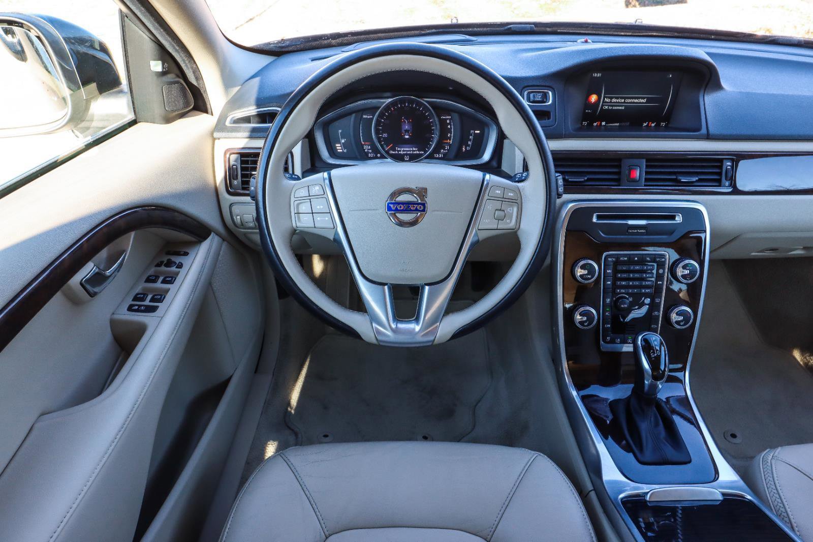 Used 2016 Volvo XC70 T5 Platinum w/ Protection Package image 25