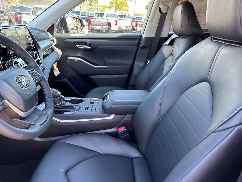 New 2026 Toyota Highlander XLE image 8