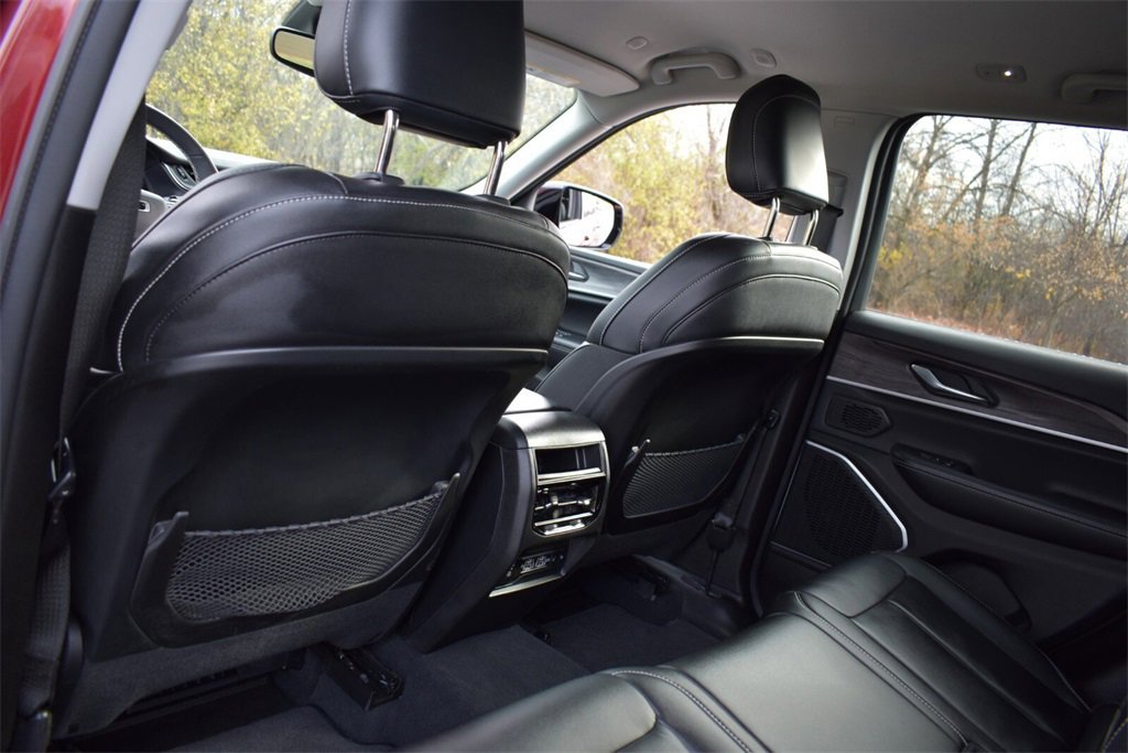 Used 2023 Jeep Grand Cherokee Limited w/ Black Appearance Package image 27