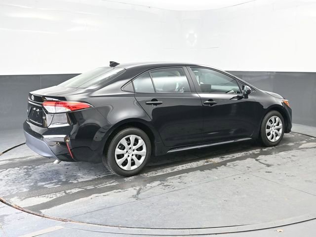 Used 2025 Toyota Corolla LE FWD image 7