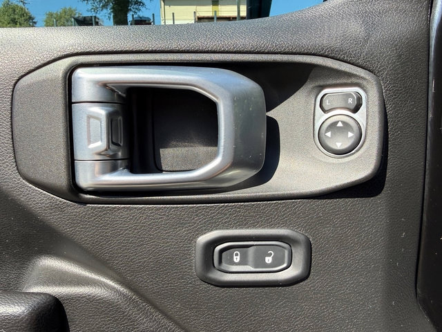 Used 2021 Jeep Gladiator Sport AWD/4WD image 16