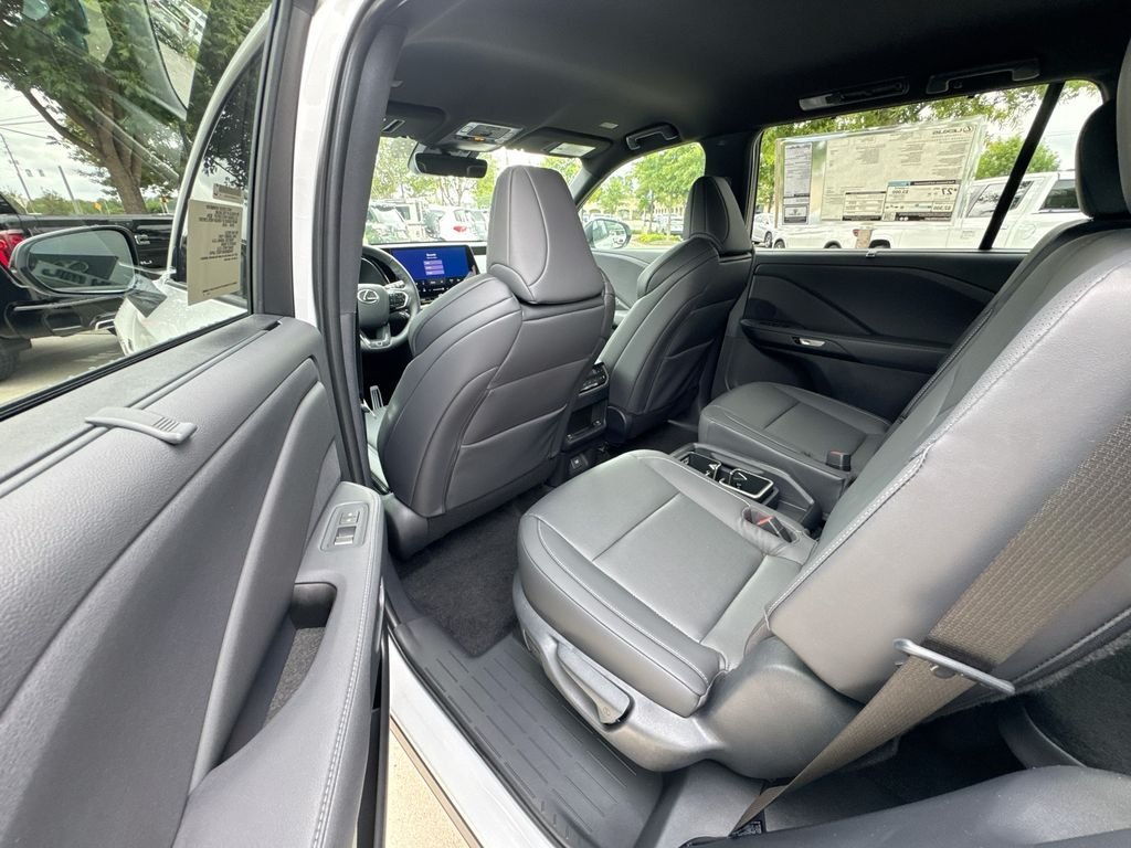 New 2026 Lexus TX 500h AWD w/ Technology Package image 32