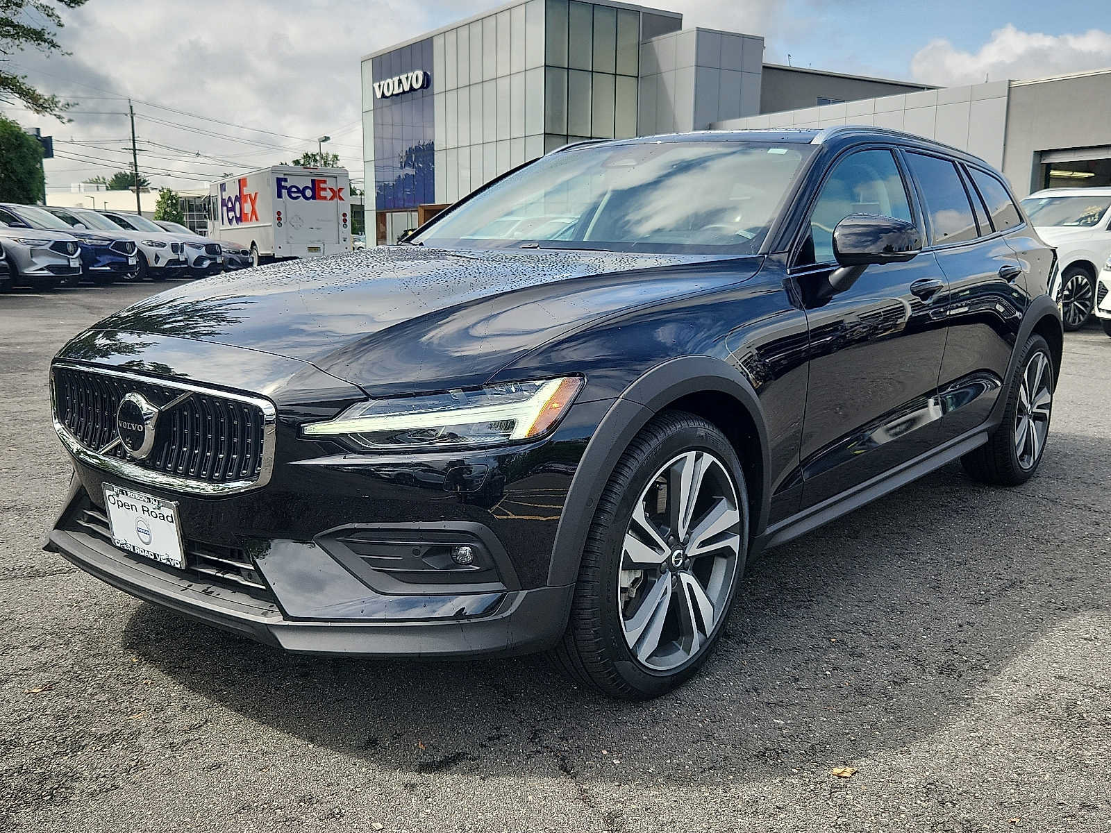 Certified 2024 Volvo V60 B5 Cross Country Plus w/ Protection Package Premier AWD/4WD image 3