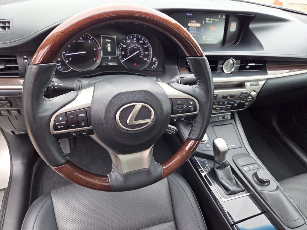 Used 2017 Lexus ES 350 w/ Premium Package FWD image 32